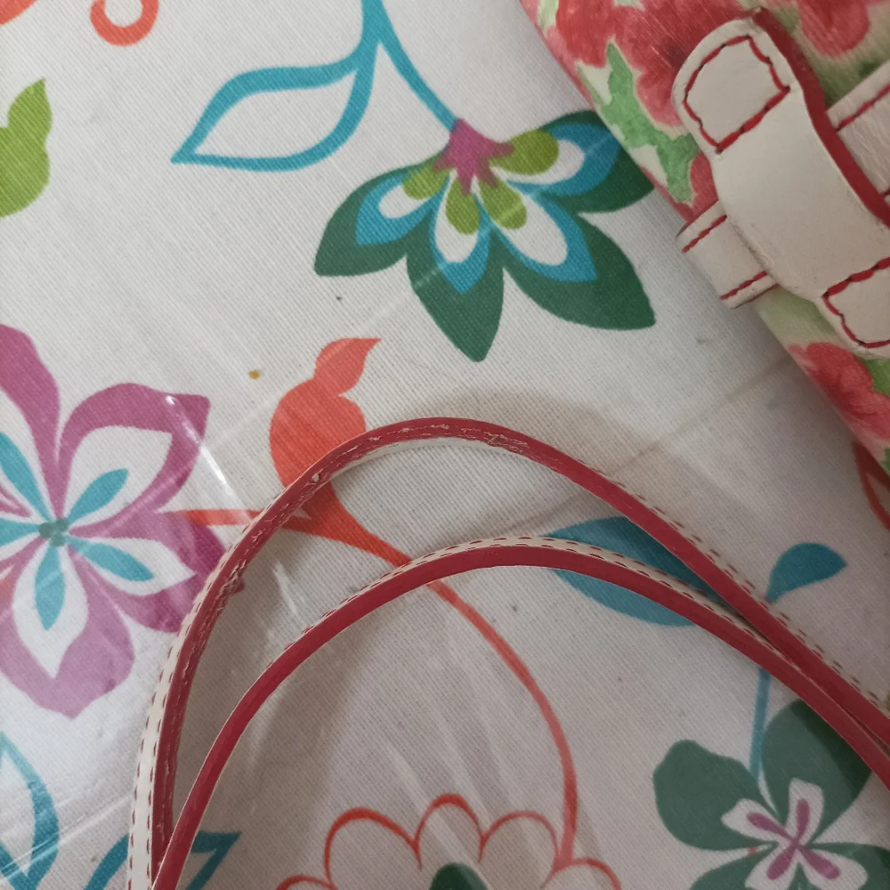 Authentic Dooney and Bourke Large Petunia Tote - Picture 5 of 16